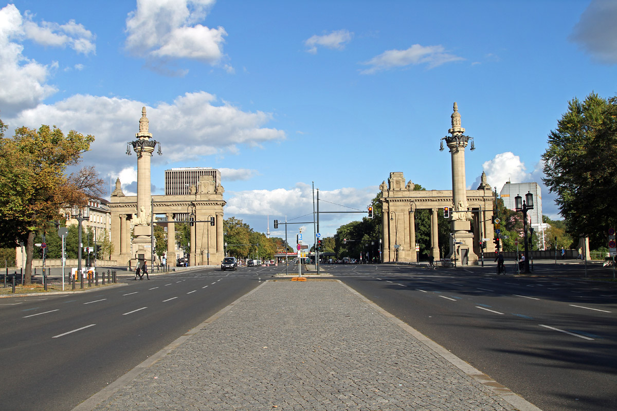 Zwei Charlottenburger Tore in Berlin, an der Strasse des 17. Juni